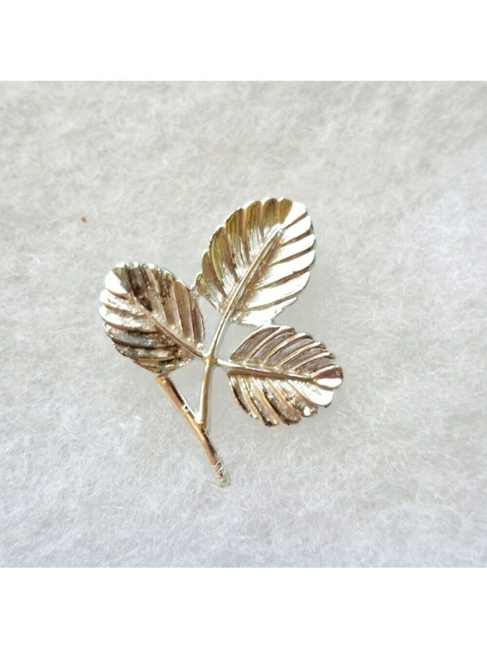 Sarah Coventry Vinyage Elegant Silver Leaf Brooch